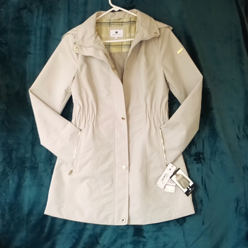 Laundry by design  lightweight (sz sm) cream colored rainjacket